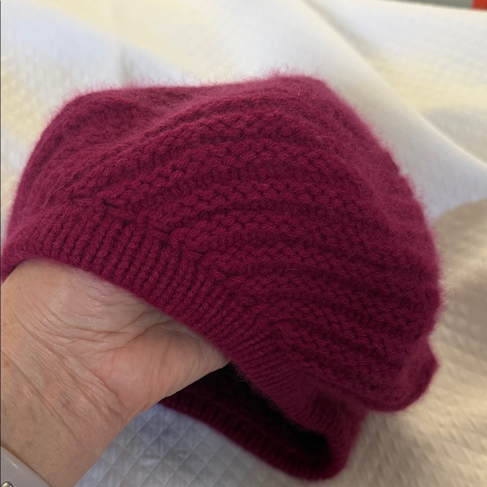Longchamp Paris 100% Cashmere Knit Raspberry Beret Hat. Authentic. Like New! - Picture 4 of 6